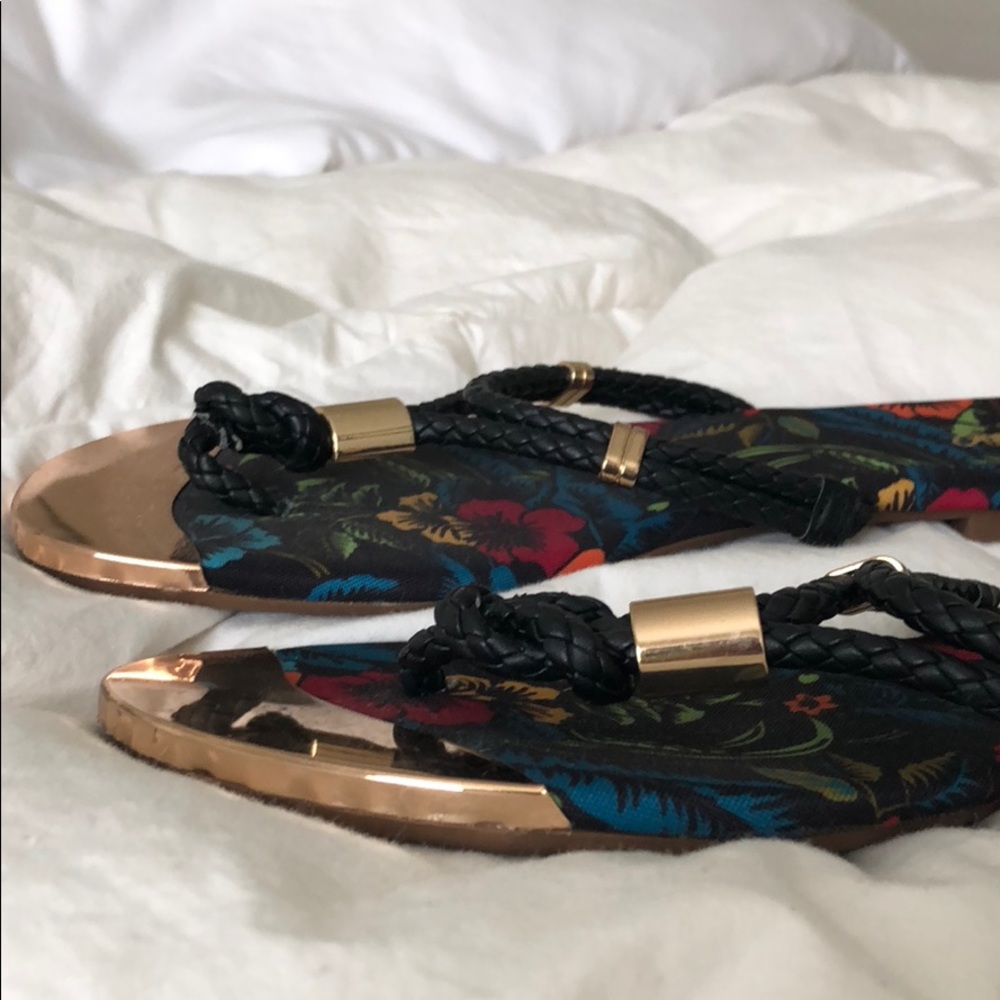 Mossimo Sandals - Picture 3 of 6